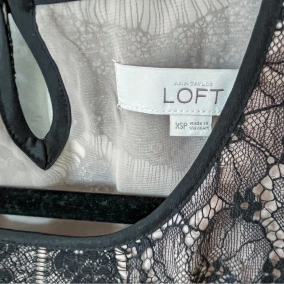 NWOT Ann Taylor Loft Lace Peplum Sleeveless Top XS Petite Black Cream/Blush Pink - Picture 3 of 12